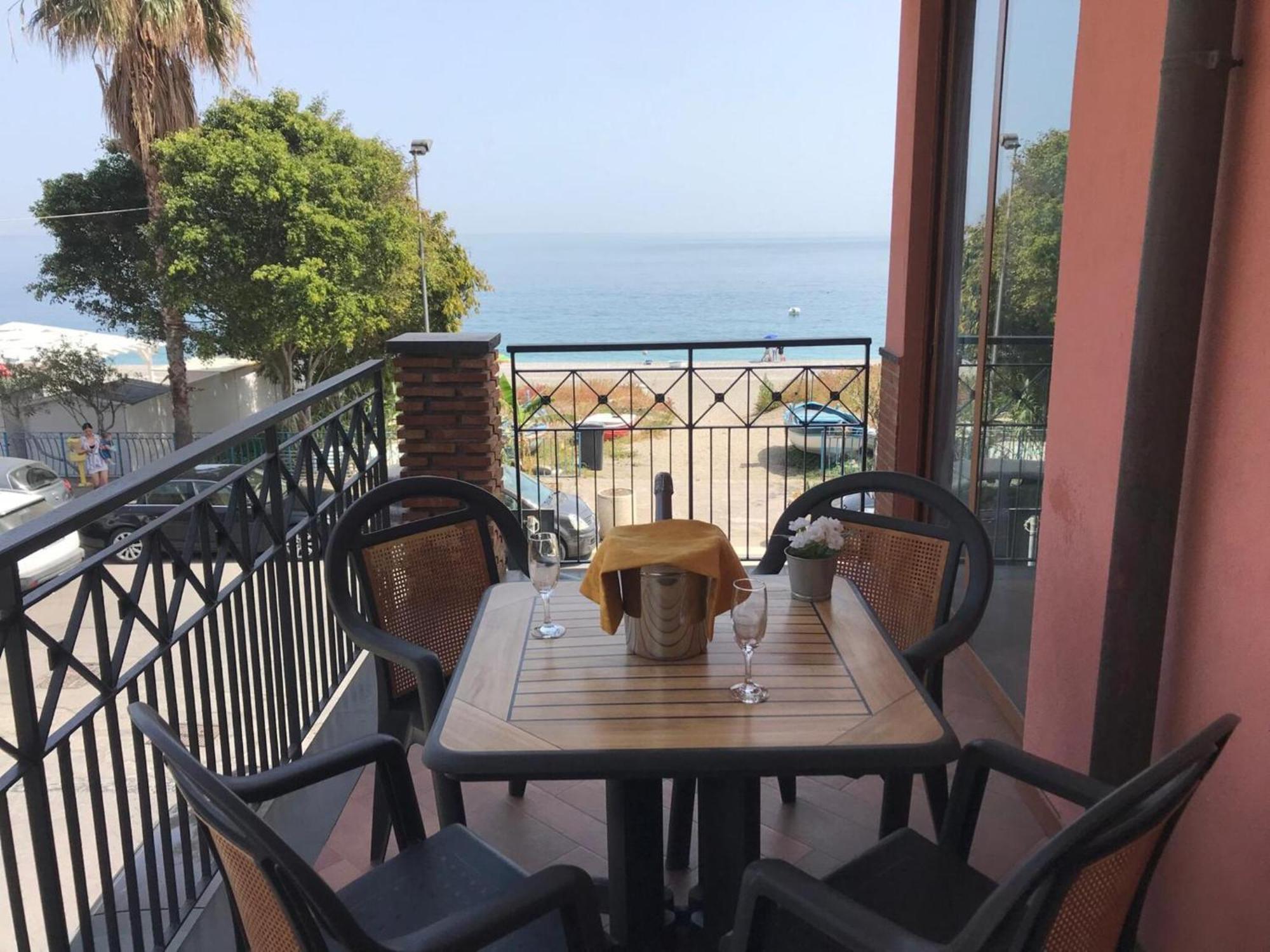 Taormina Beach Front - Mazzeo Buitenkant foto